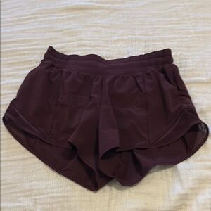 Lululemon 2.5” hotty hot shorts